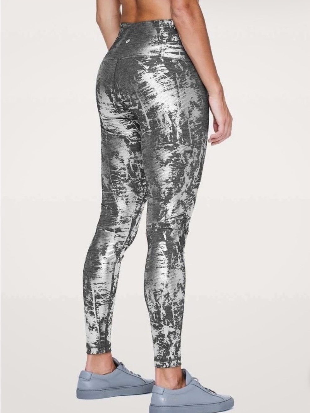 LULULEMON GRAY w/ METALLIC SILVER print LEGGINGS “Wunder Under” 28”, sz 8